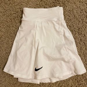 NWOT- Nike white skirt medium